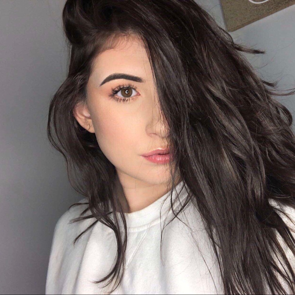 Meet your Posher, Elise